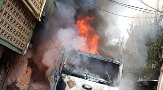Adana'da vidanjör yangını: 2 motosiklet kül oldu