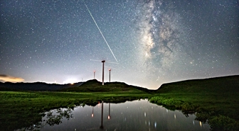 Çin'de Perseid Meteor Yağmuru Gökyüzünde Görsel Şölen Oluşturdu
