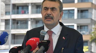 Bakan Tekin İzmir'de TÜGVA Yelken Kursu Kapanış Programına Katıldı