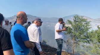 Balıkesir Dursunbey'de arazide başlayıp ormana sıçrayan yangına müdahale ediliyor