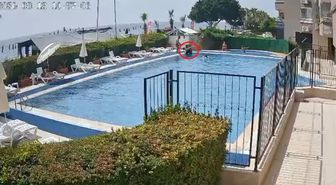 Havuzda Boğulma Tehlikesi Geçiren Çocuğu Görevli Kurtardı