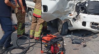İskenderun'da Tır-Kamyonet Çarpışması: 3 Yaralı