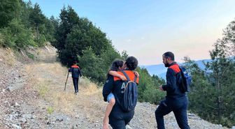 Kahramanmaraş'ta Baba ve Kızı Yoldan Çıkan Araçtan Kurtarıldı