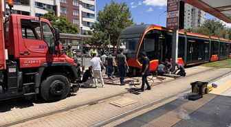 Tramvay Yayaya Çarptı: Ağır Yaralı