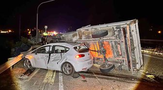 Kula'da Otomobil-Kamyonet Çarpışması: 1 Yaralı