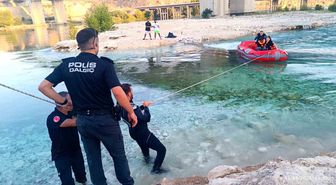Fırat'ta mahsur kalan 6 kişi kurtarıldı