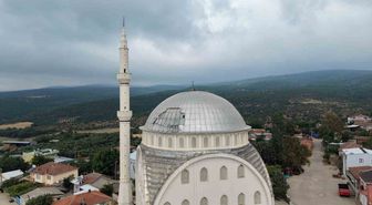 Bandırma'da Poyraz Cami Kubbesine Zarar Verdi