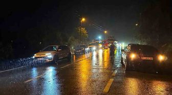 Giresun'da sağanak yolu kapattı