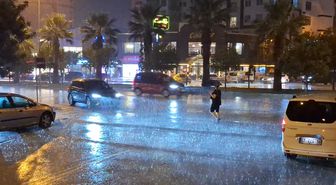 Adana'da Ani Sağanak Hayatı Olumsuz Etkiledi