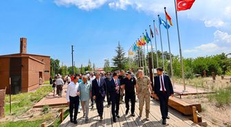 Bitlis Valisi Ahlat'ta Malazgirt Zaferi Hazırlıklarını İnceledi