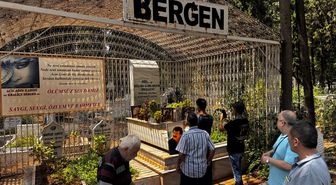 Bergen, Ölümünün 37. Yıl Dönümünde Mezarı Başında Anıldı