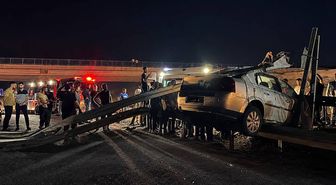 Malatya'da Ehliyetsiz Sürücünün Kullandığı Otomobil Refüje Çarptı: 17 Yaşındaki Genç Hayatını Kaybetti