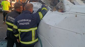 Diyarbakır'da Minibüs-Traktör Kazası: 2 Ölü, 6 Yaralı