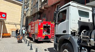 Hakkari'de Depoda Yangın: Ekipler Hızla Müdahale Etti