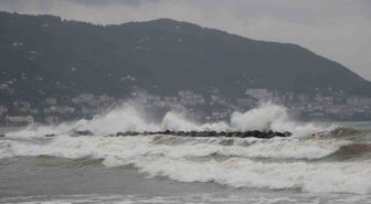 Ordu'da Rüzgar 3 Metrelik Dalgalar Oluşturdu