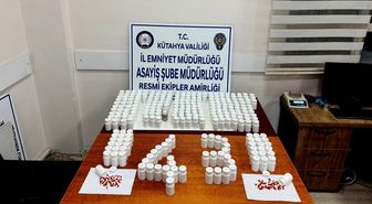 Kütahya'da otomobilde 14 bin 622 sentetik ecza ele geçirildi