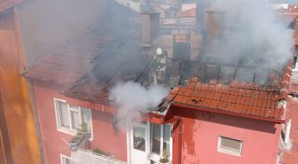 Kütahya'da 3 Katlı Binanın Çatısında Yangın