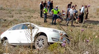 Van'da Otomobil Bariyere Çarptı: 3 Yaralı