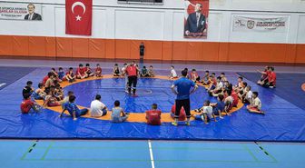 Sivas'ta Minik Güreşçiler Gelişim Kampında Buluştu