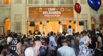 Adana'da Cami Avlusunda Kalpler Atan Etkinlik