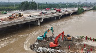 Zhoukou'da Jialu Nehri Setinde Çökme: Kurtarma Ekipleri Seferber Oldu