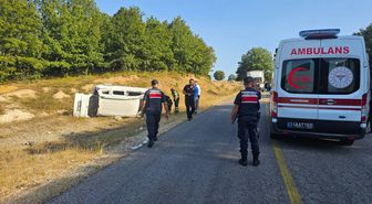 Bilecik'te Hafif Ticari Araç Devrildi: 5 Yaralı