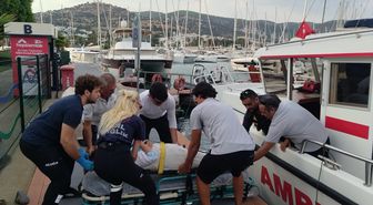 Bodrum'da ABD'li turist teknede düşerek yaralandı