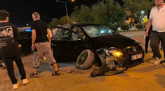 İnegöl'de kontrolden çıkan otomobil 2 araca çarptı; oğlunu gören anne bayıldı