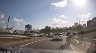 Küçükçekmece'de Motosiklete Arkadan Çarpma: 3 Yaralı