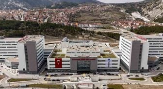 76 yaşındaki kanser hastasına genel anestezi olmadan başarılı ameliyat
