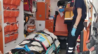 Bodrum'da Tur Teknesinde Düşen Amerikalı Turist Deniz Ambulansıyla Kurtarıldı