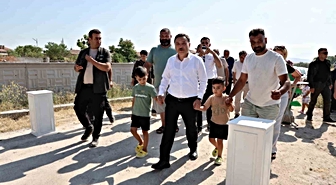 Kayseri Valisi Çiçek, Elmalı Mahallesi'nde Hane Ziyareti Gerçekleştirdi