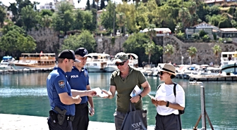 Antalya'da Turizm Polisleri Turistlere Güvenli Tatil İçin Görev Başında