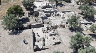 Apollon Smintheus Kutsal Alanı'nda Roma Hamamı'nın soğuk havuzları ve soyunma odası gün yüzüne çıkarılıyor