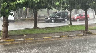 Efeler'de Sağanak Yolları Suda Bıraktı