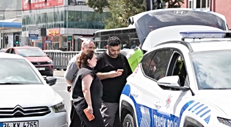 Eyüpsultan'da trafik kazası: Taksi şoförü ile hasta çift arasında tartışma
