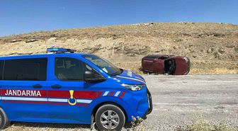 Karaman'da Devrilen Hafif Ticari Araçta Sürücü Yaralandı