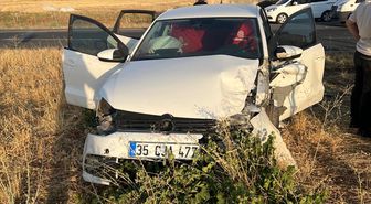 Midyat'ta İki Otomobil Çarpıştı: 3 Yaralı