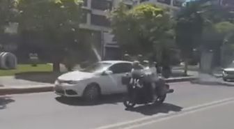 Eskişehir'de Kasksız ve Ters Oturarak Motosiklet Sürüşü