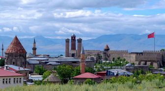 1855 Tarihli Arşiv Belgesi: Erzurum Valisi Feyzullah Paşa'nın Kırım Harbi'ndeki Fedakarlığı Ödüllendirildi