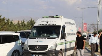 Van'da İki Kardeşin Cenazesi Toprağa Verildi