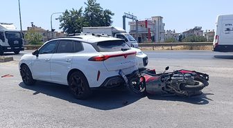 Manavgat'ta Motosiklet Arkadan Çarptı