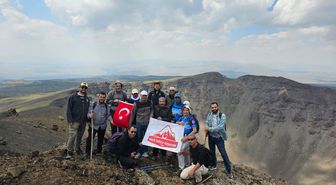 Tendürek Dağı'nda İlk Zirve Tırmanışı