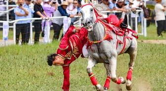 İç Moğolistan'da Naadam Festivali Başladı
