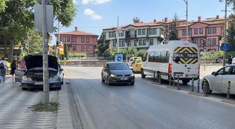 Eskişehir'de Yabancı Plakalı Araçtan Sızan Motor Yağı Trafiği Aksattı