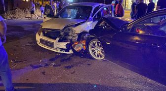 İnegöl'de Kafa Kafaya Çarpışma: 2 Yaralı