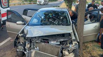 Elazığ'da Otomobil Refüje Çarptı: 4 Yaralı