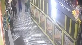 Restoran Sahibinden Heimlich Manevrasıyla Hayat Kurtaran Müdahale