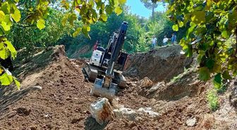Gümüşova'da Heyelan Riskine Karşı Taş Tahkimat Çalışması