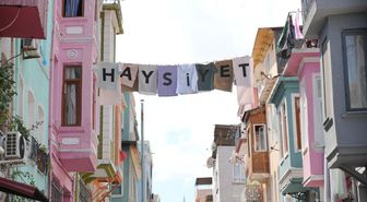 Haysiyet’in Doğduğu Semt Balat’ın Sokaklarında “Haysiyet” Yazıyor